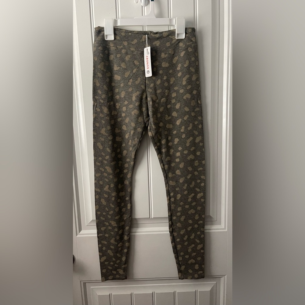 Sundry - Abstract Animal yoga pant
Size 1